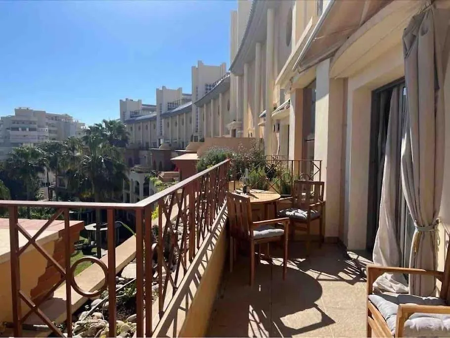Family Friendly 2 Bedroom And 2 Bathroom Apartment Near The Beach contacts